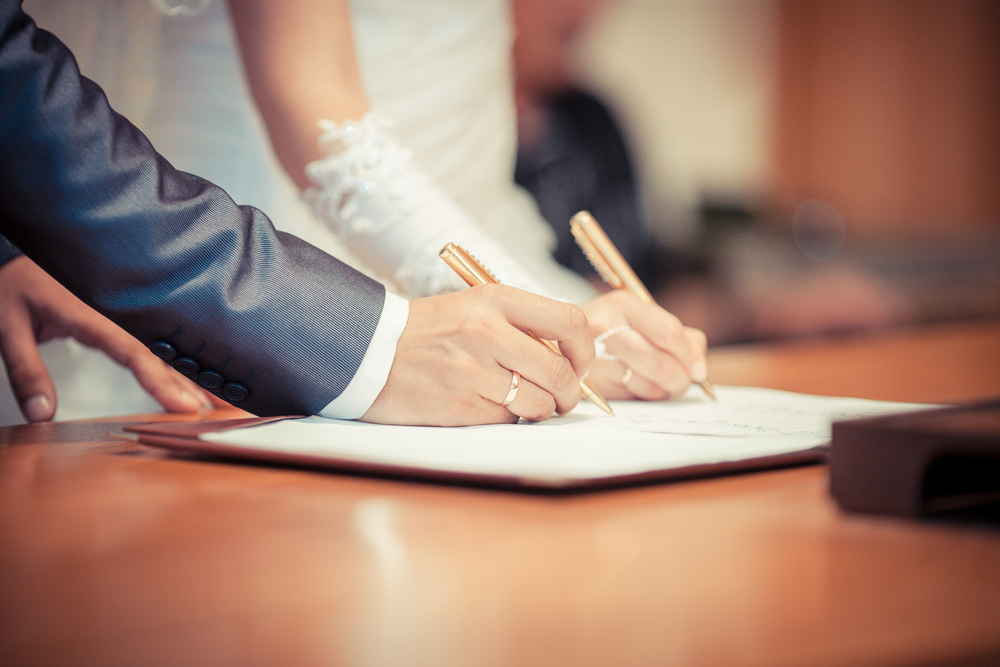 wedding ceremony, wedding couple leaving their signatures
